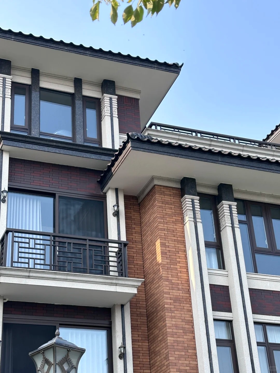 Suozhe Doors and Windows : Creating a Practical and Peaceful Space for a Shunde Villa