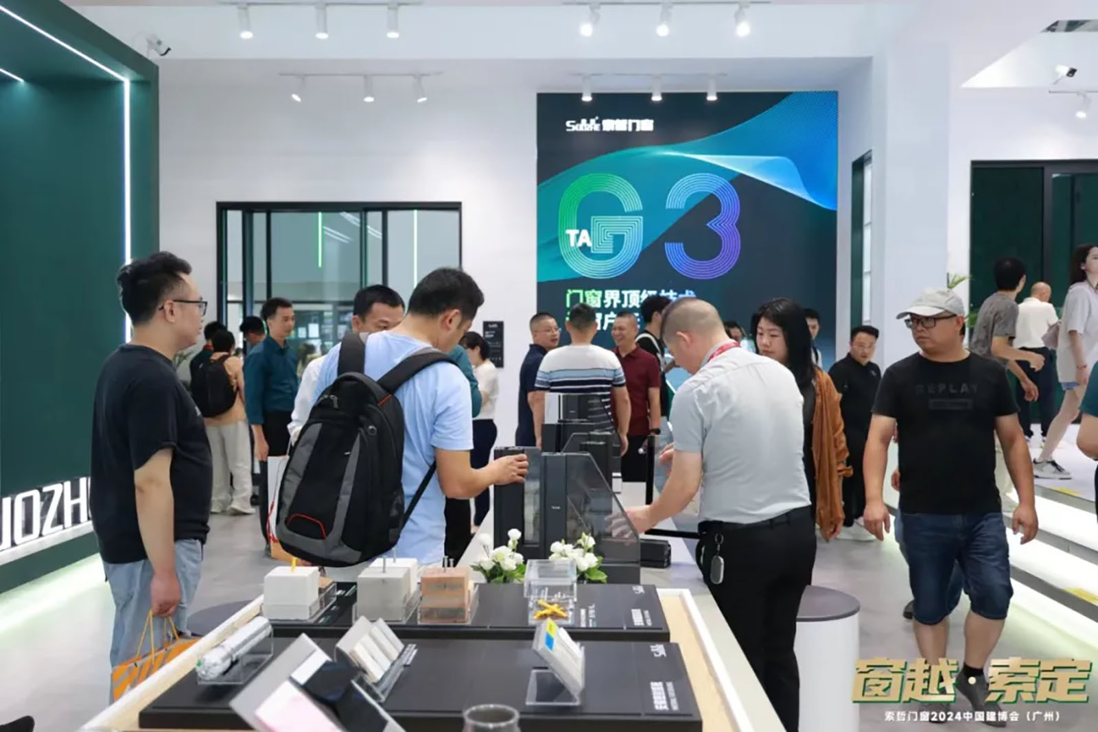 Experiencing the scene directly at the Building Materials Exhibition (4)