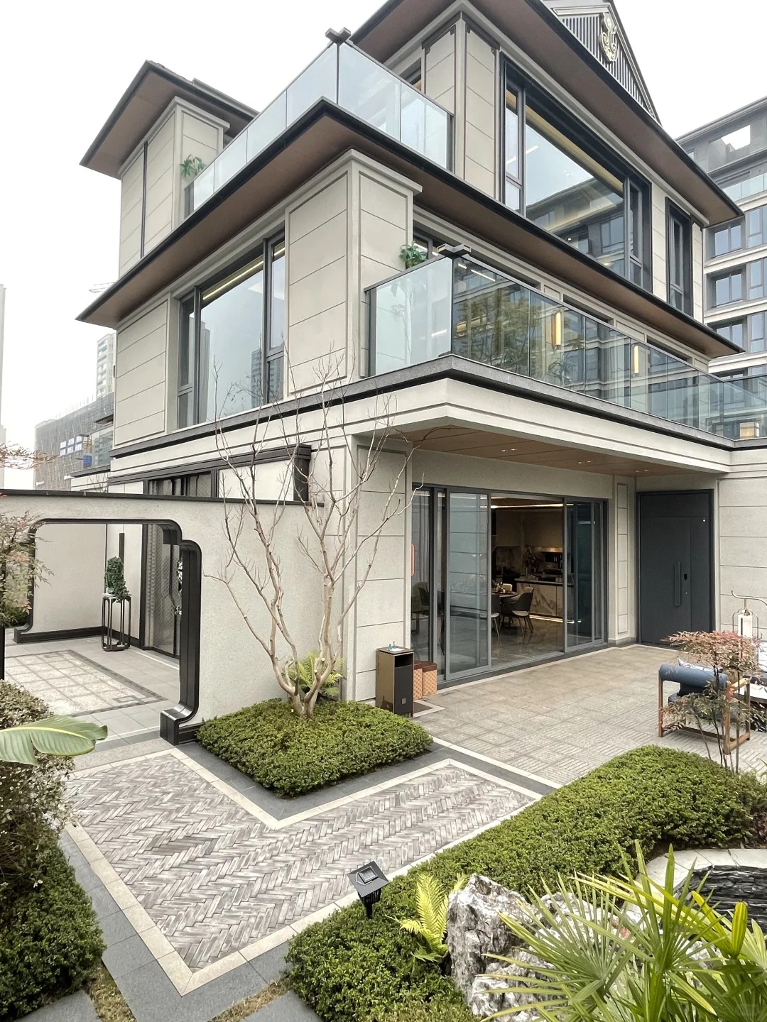 Suozhe Doors and Windows: A Courtyard Villa with Modern Simplicity in Chongqing