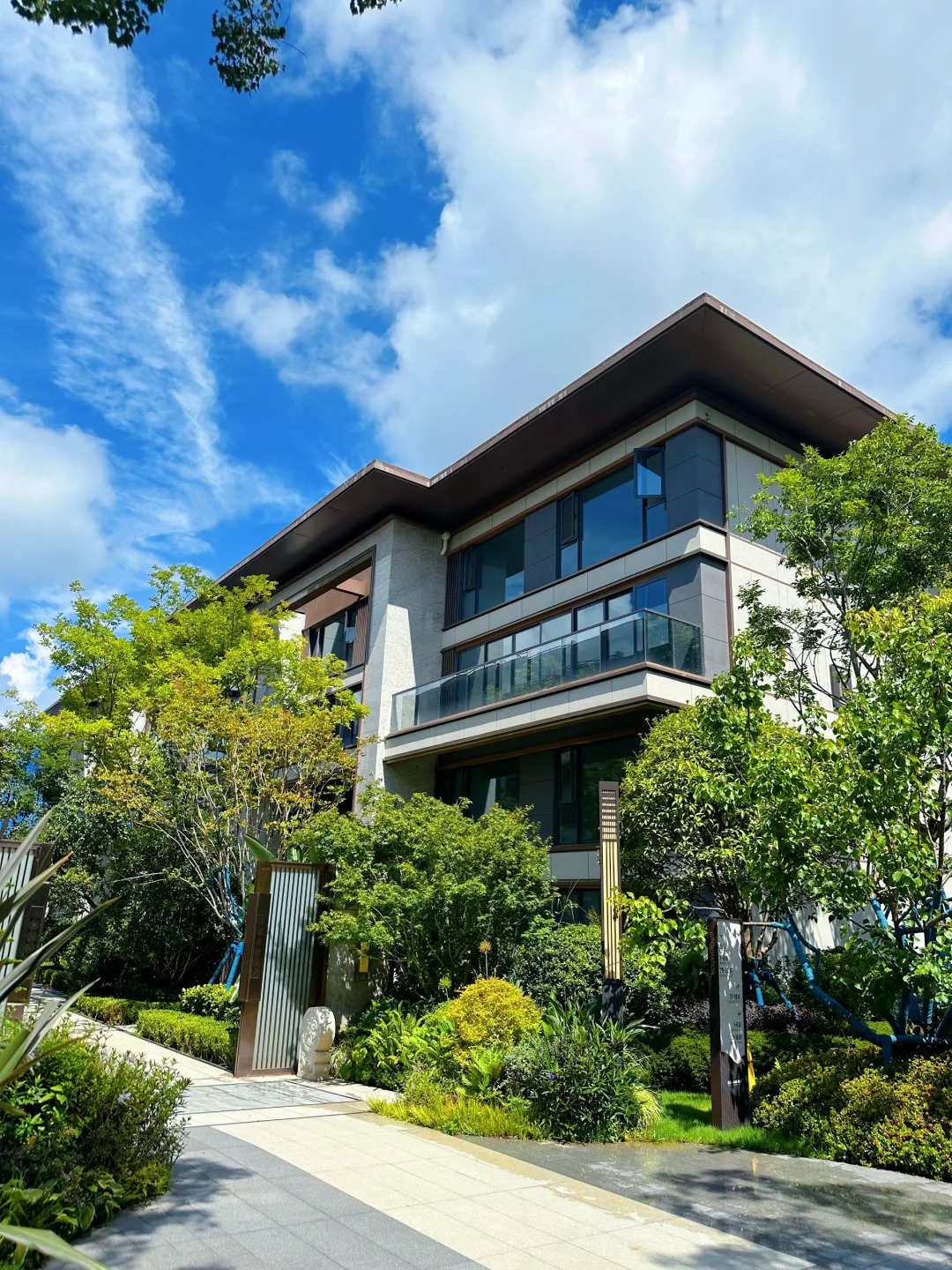 Suozhe Doors and Windows: A Villa Solution in Lijiang, Yunnan