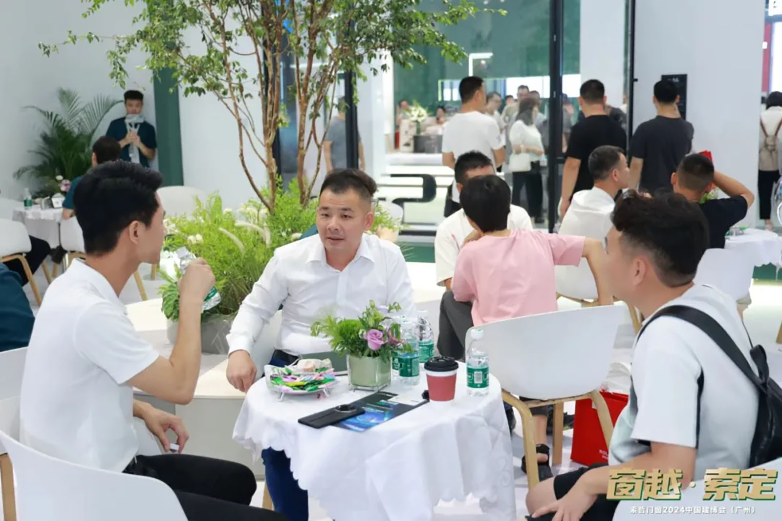 Experiencing the scene directly at the Building Materials Exhibition (6)