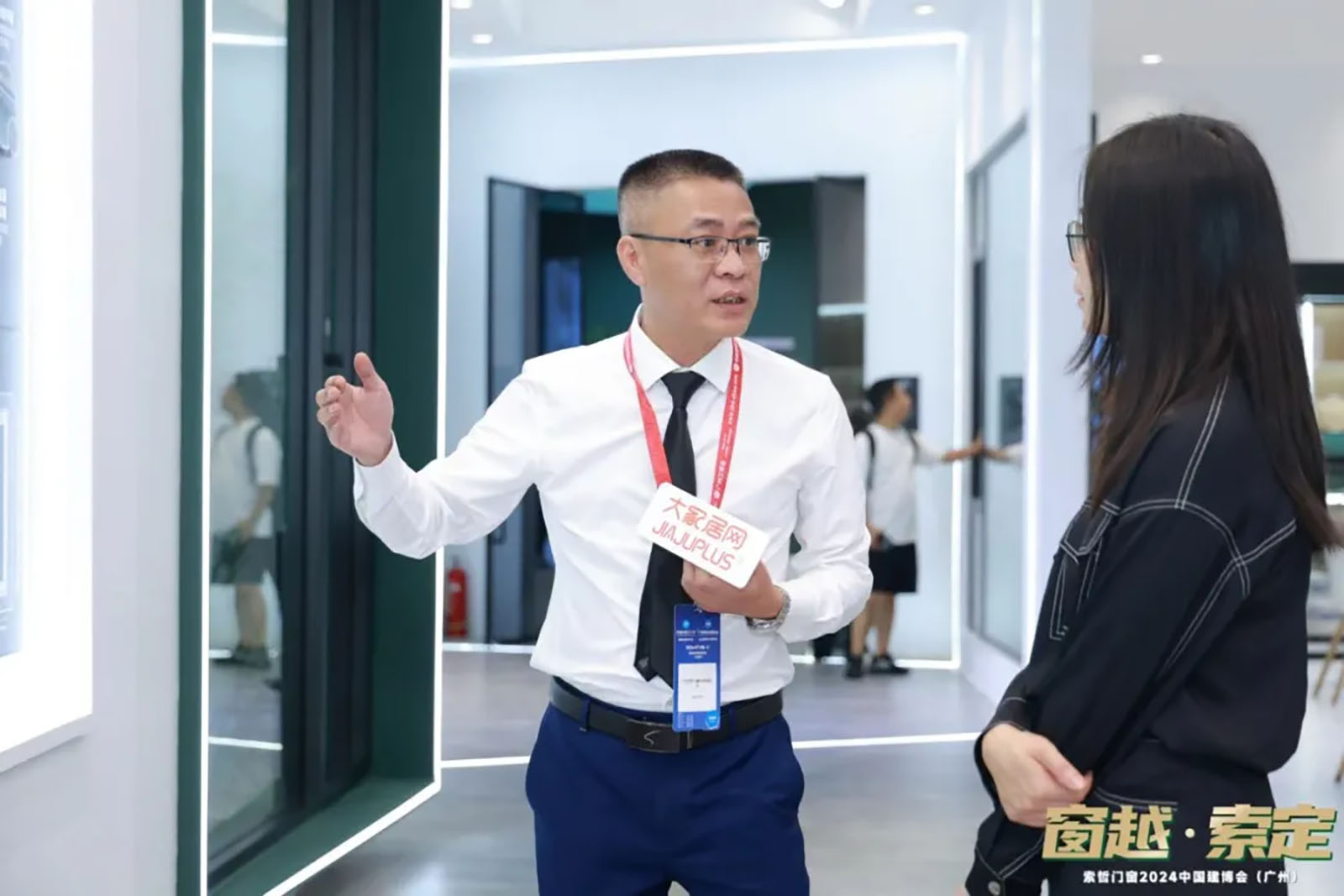 Experiencing the scene directly at the Building Materials Exhibition (14)