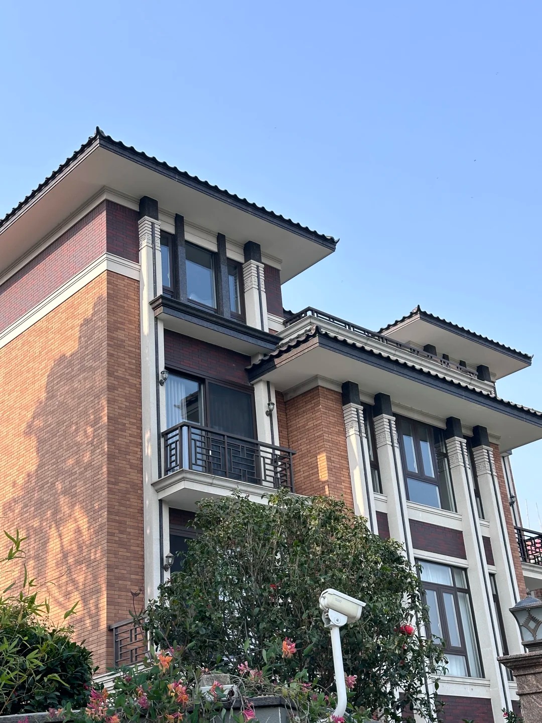 Suozhe Doors and Windows  Creating a Practical and Peaceful Space for a Shunde Villa (1)