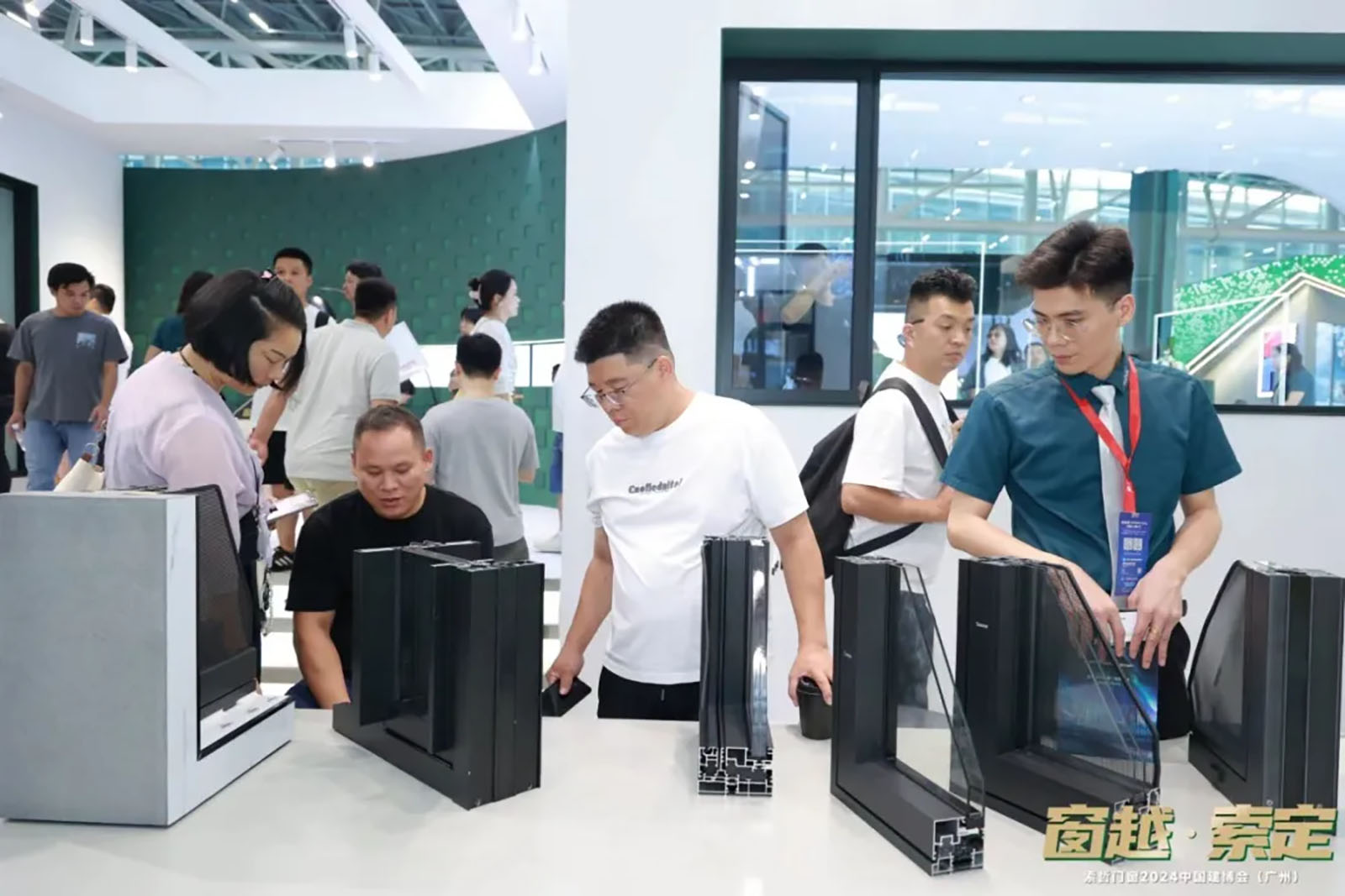 Experiencing the scene directly at the Building Materials Exhibition (20)